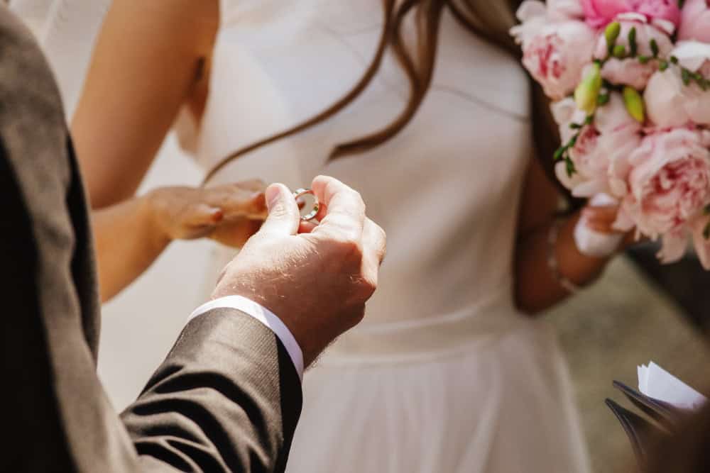 O Blog da OXY traz 5 dicas para você organizar uma festa de casamento sem gastar além da conta.